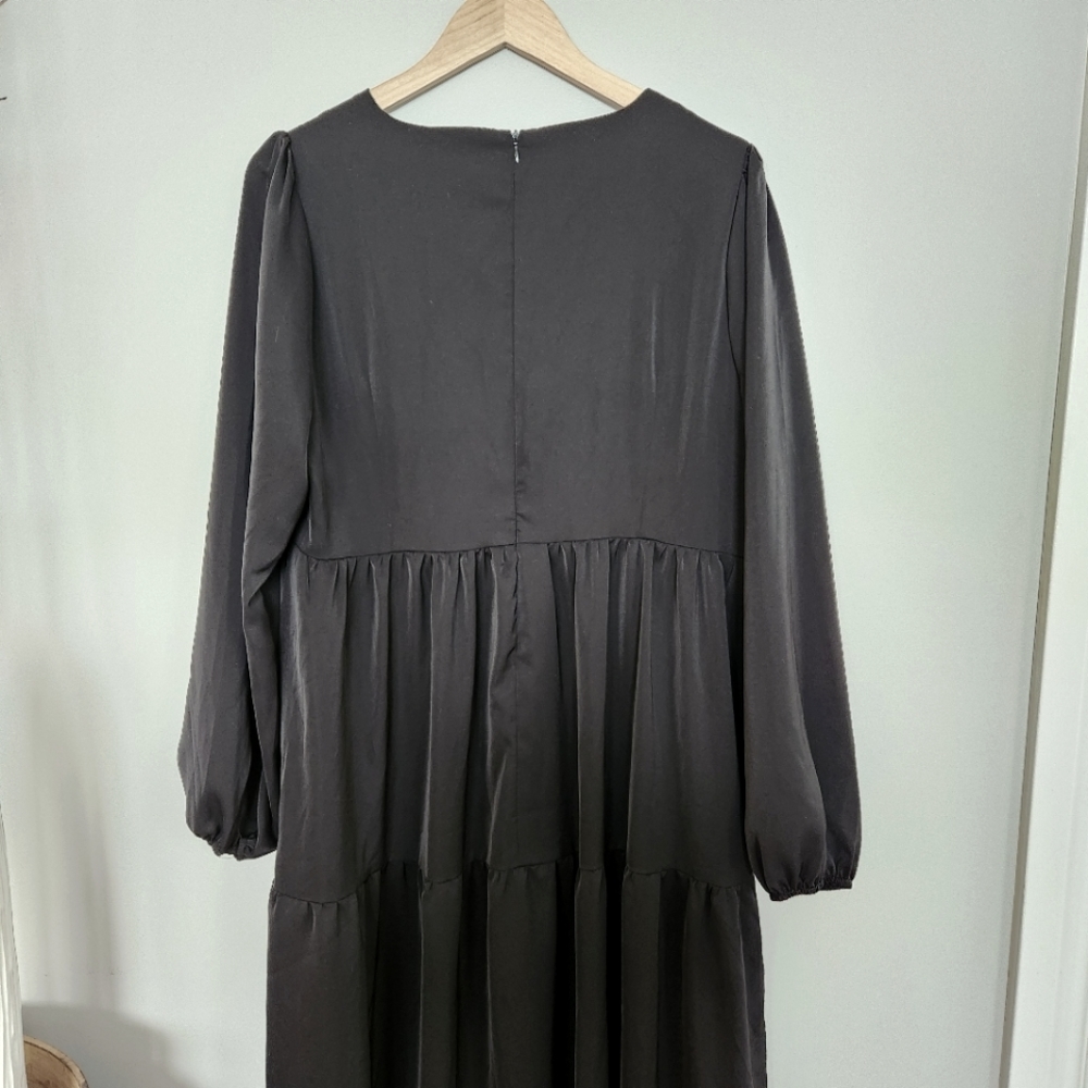 Long-sleeved Ruffle Dress - Picture 7 of 9